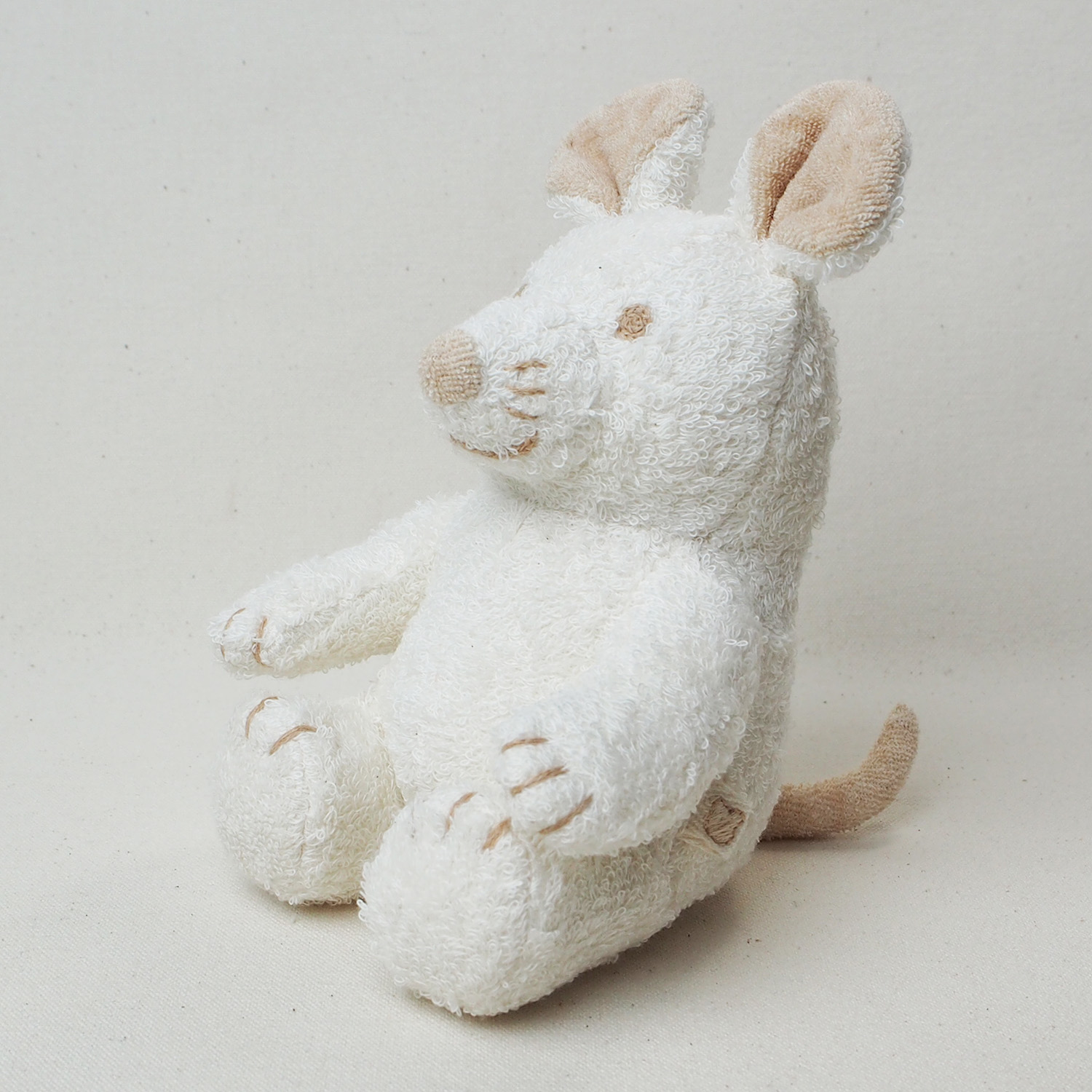 ハンドメイド* ぬいぐるみ*ねずみちゃんとにんじん*グレー にんじん運びビーバー＊ 羊毛フェルト ハンドメイド ドールハウス